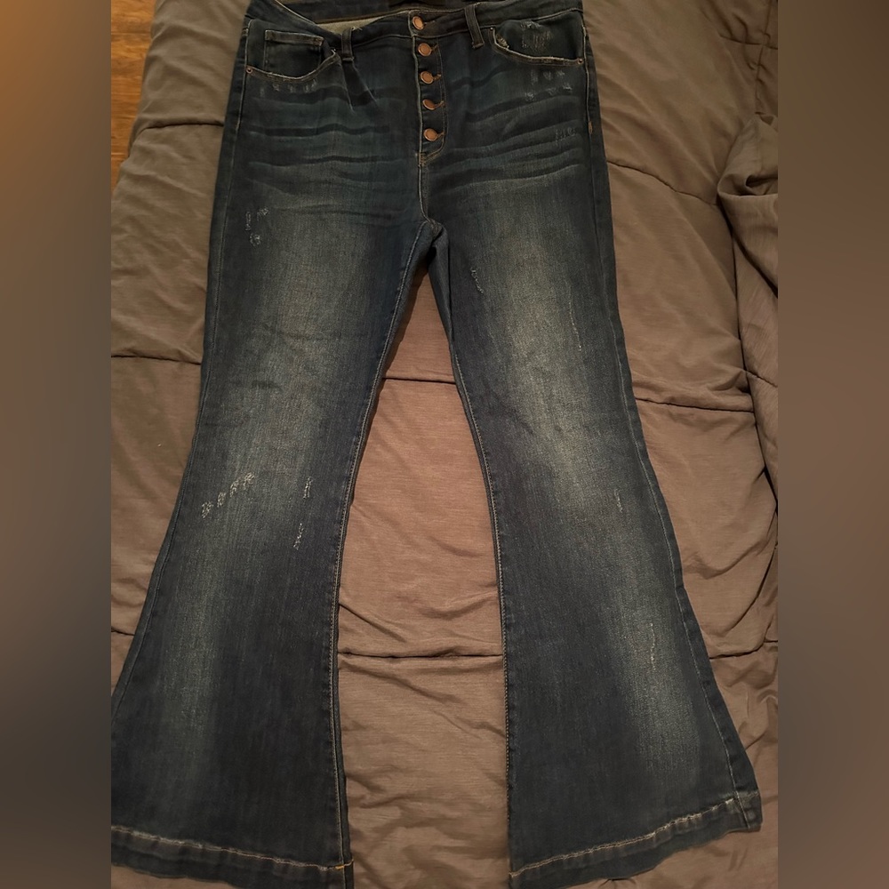 Risen flare with 5 button fly.